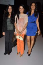 Padmini Kolhapure, Shivangi Kapoor, Tejaswini Kolhapure at Lakme Fashion Week Day 1 on 3rd Aug 2012_1 (125).JPG